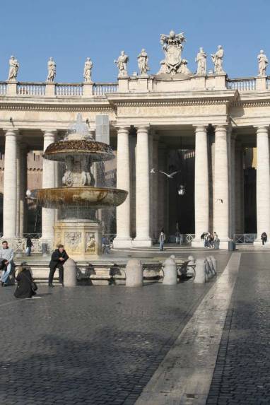 http://www.saintpetersbasilica.org/Exterior/Square/Pics/Sq-NorthFountain.jpg